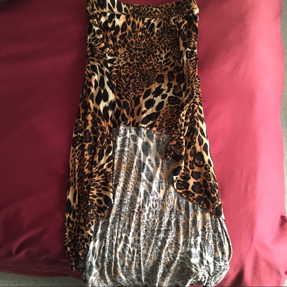 🐆 Forever 21 Leopard/Cheetah print high-low skirt - Picture 2 of 4